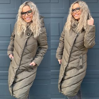 Přinášíme novinku, která si získá vaši pozornost! 💚 E-shop: https://www.pinkstore.cz/dlouha-zimni-bunda-queen/