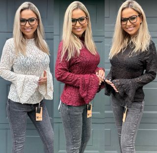 🖤❤️ NÁDHERNÁ NOVINKA 🖤❤️ Krajková halenka s rukávy 😍 Tady objednáš ➡️ https://www.pinkstore.cz/krajkova-halenka-s-rukavy/